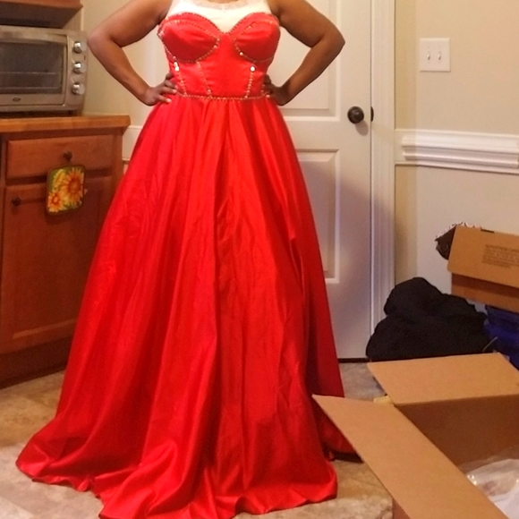 Wedding/Prom/Formal Dress - Picture 1 of 3